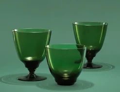 Flow glass med stett olivengrønn