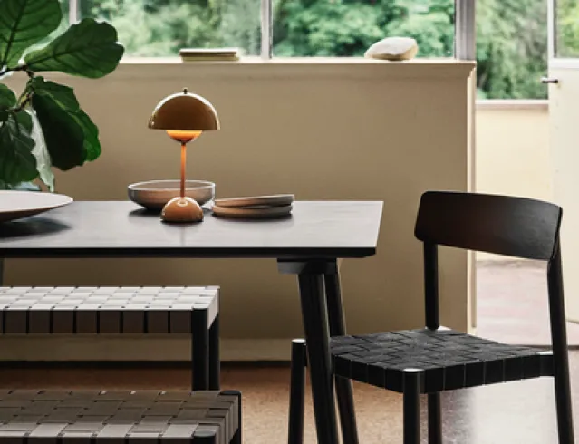 Flowerpot oppladbar bordlampe VP9, sennep