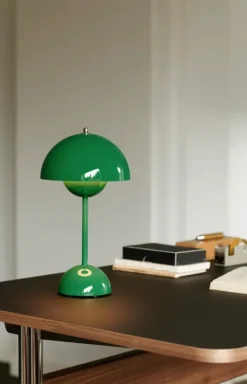 Flowerpot oppladbar bordlampe VP9, signal green