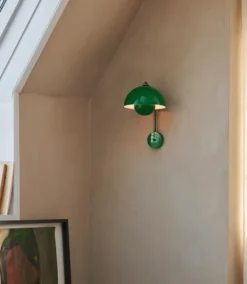 Flowerpot vegg VP8, Signal green