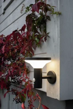 LED Solcelle Arlo Vegglampe