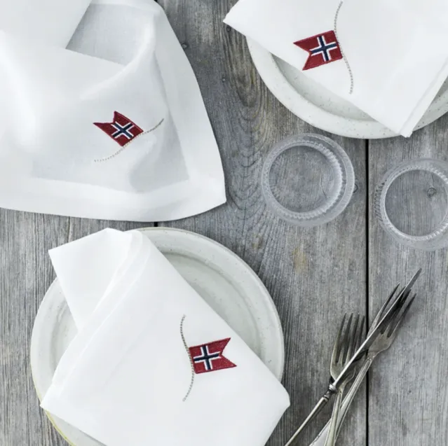 Serviett med norske flagg