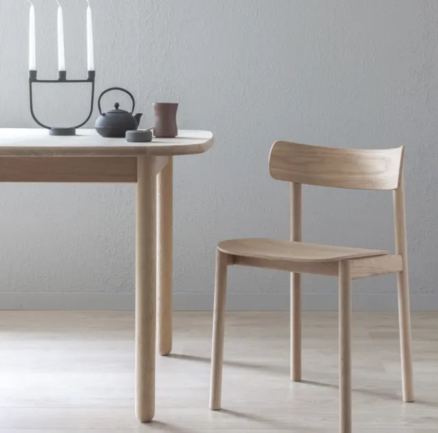 Vang spisebord m/uttrekk til 2 plater